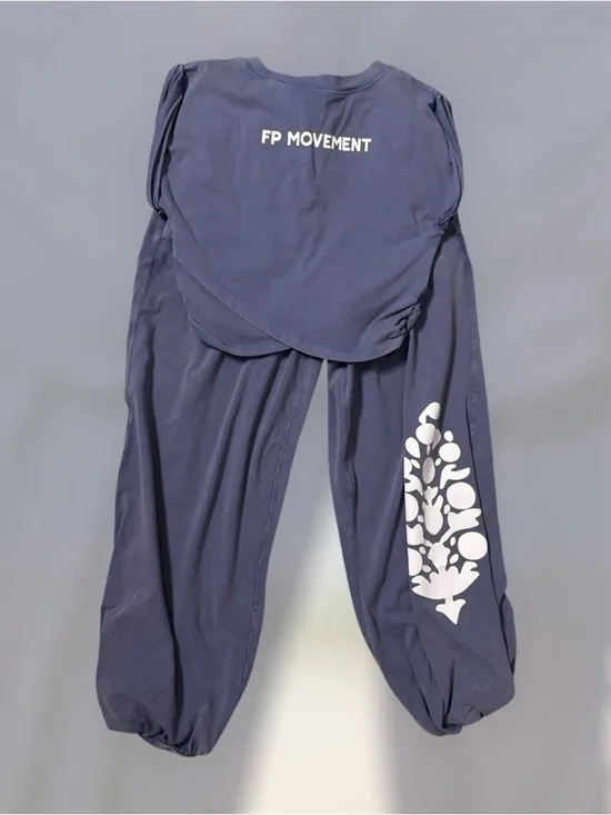 NWT FP MOVEMENT LOGO HOT SHOT CROSSOVER SET - Picture 6 of 8